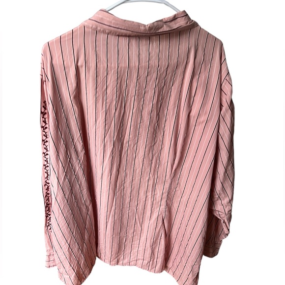 White stag button up shirt, Pink Striped Collard Shirt with embroidery, 22W/24W - Picture 2 of 9